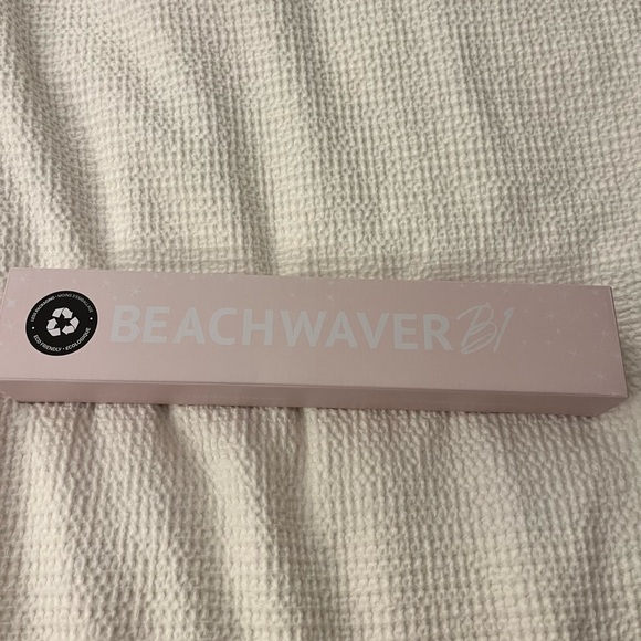 Beachwaver B1 Curling Iron - Picture 2 of 3